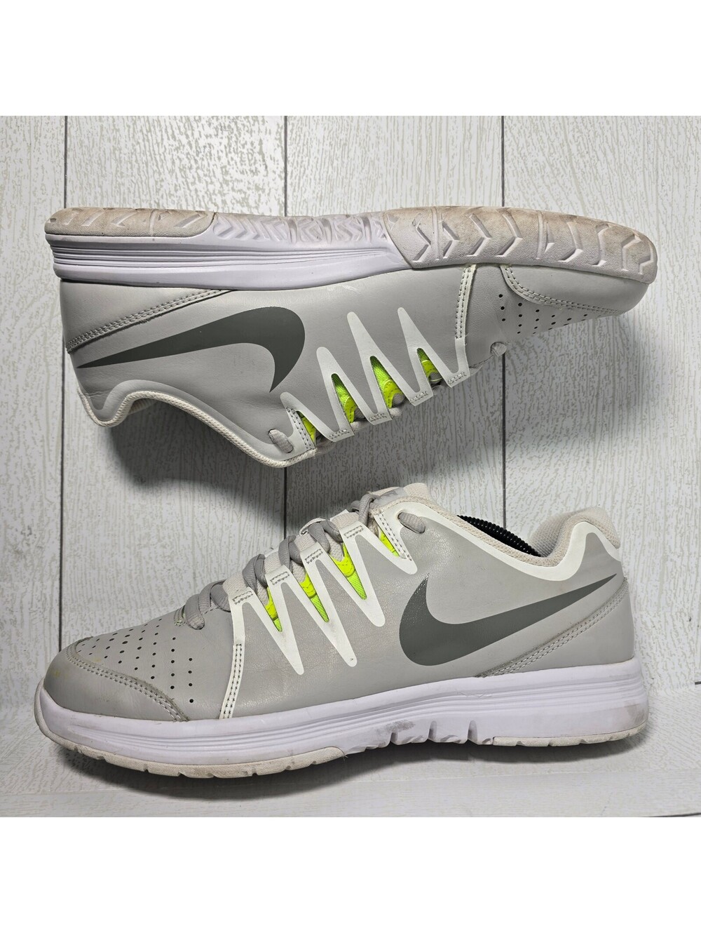 Nike Vapor Court Men’s 10.5 Gray White Volt Tennis Shoes 631703-007